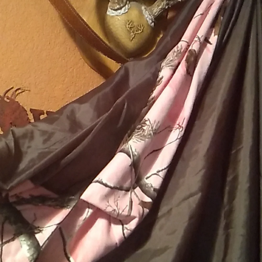 NWOT  🫎 Realtree PINK CAMOUFLAGE Twin BED SKIRT  UNISEX